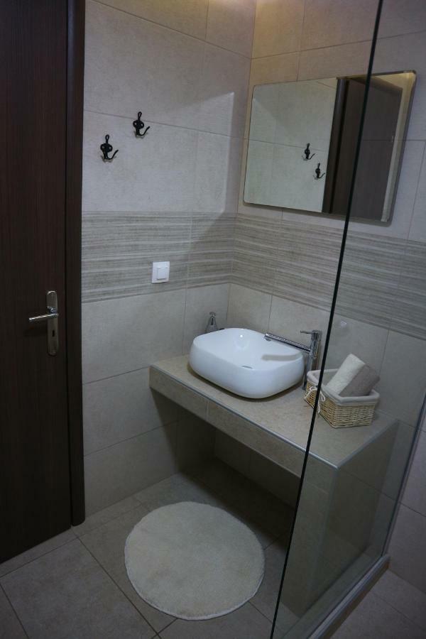 Karpouzi Seaview Apartment